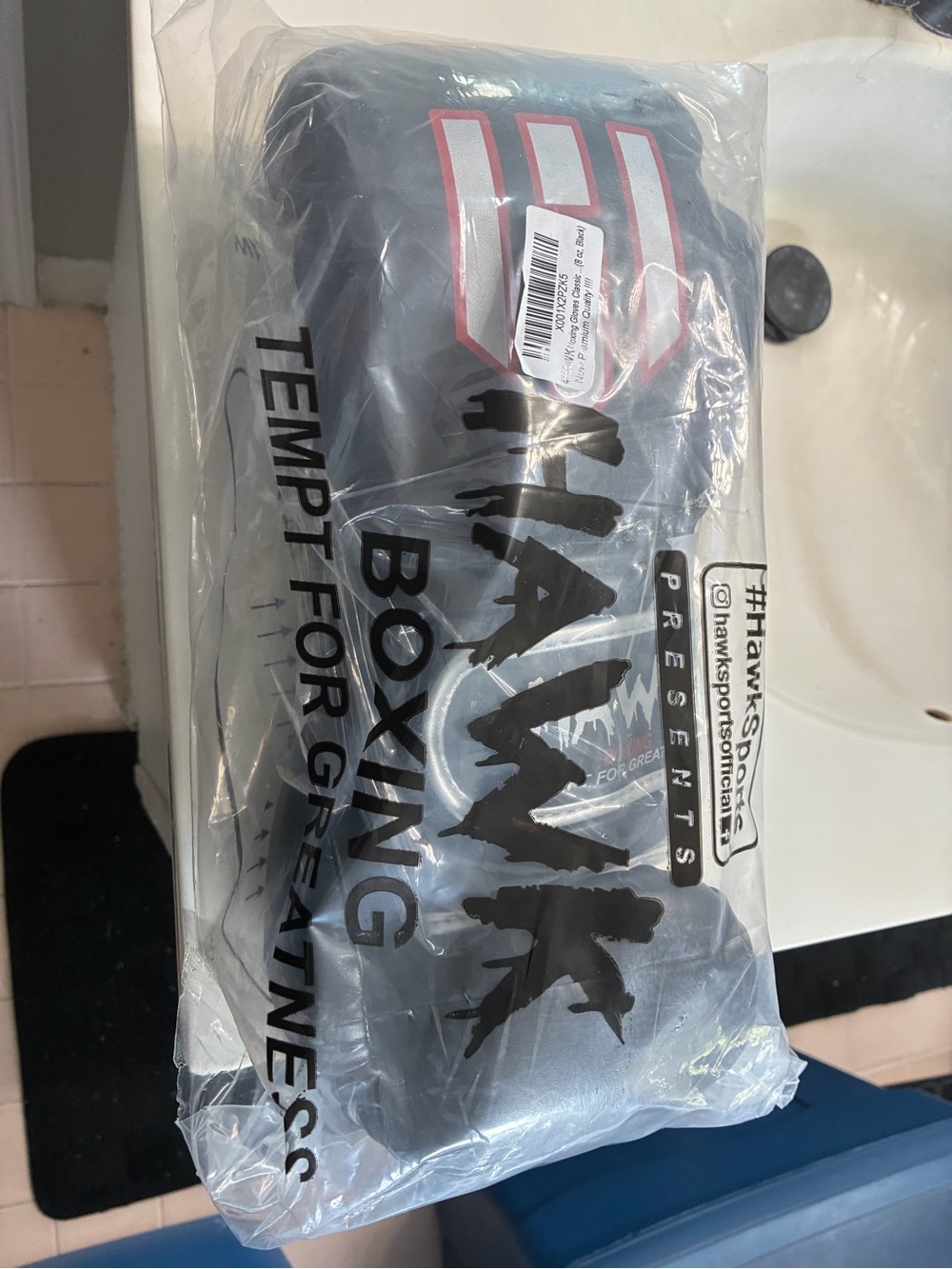 New In Package Hawk Boxing Gloves 8 ounce Black